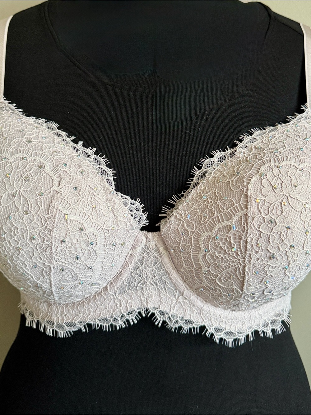 Victoria's Secret Very Sexy Lightly Lined Lace Underwire Bra